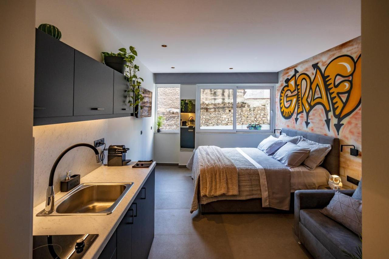 Triple A - Graffiti Homage In Psirri Square - Free Parking! Apartment เอเธนส์ ภายนอก รูปภาพ